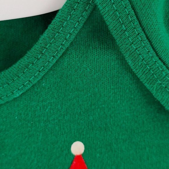 18M Christmas Onesie Unisex, "Who Needs Santa" Christmas Green Perfect Condition - Picture 4 of 6